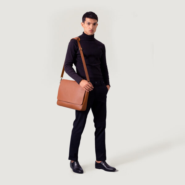 The Carismatico Brown Leather Messenger Bag