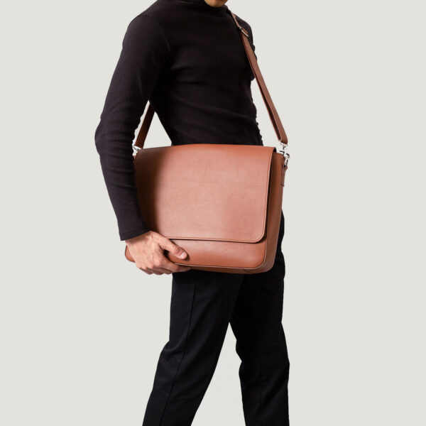 The Carismatico Brown Leather Messenger Bag - Image 5