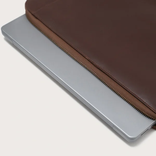 The Baxter Vintage Brown Leather Laptop Sleeve - Image 4