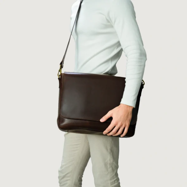 The Carismatico Brown Leather Messenger Bag - Image 2