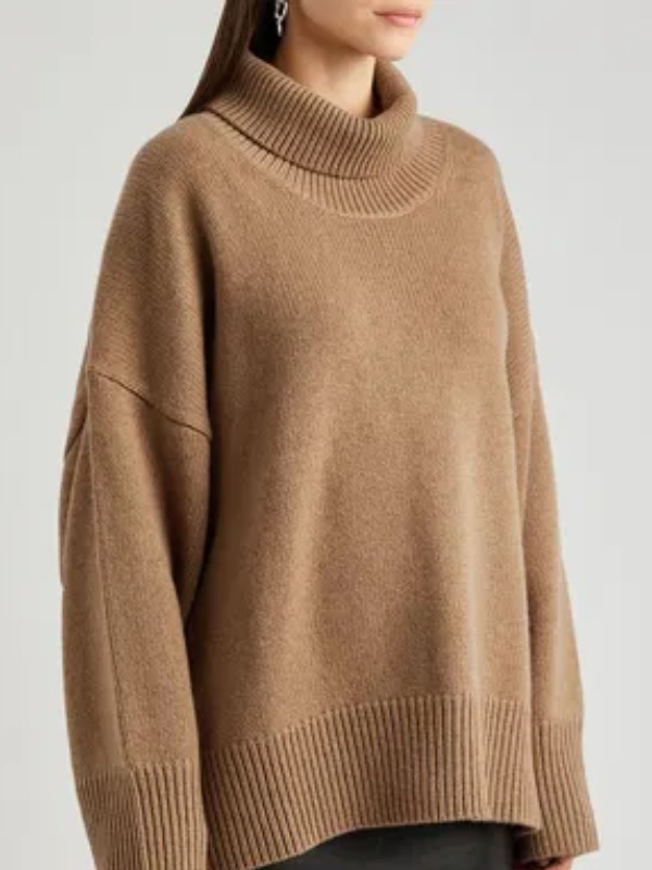 Cameron Diaz Sweater From Back in Action 2025 03