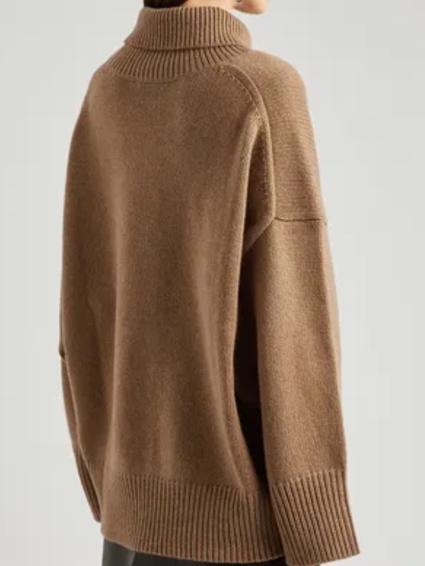 Cameron Diaz Sweater From Back in Action 2025 04