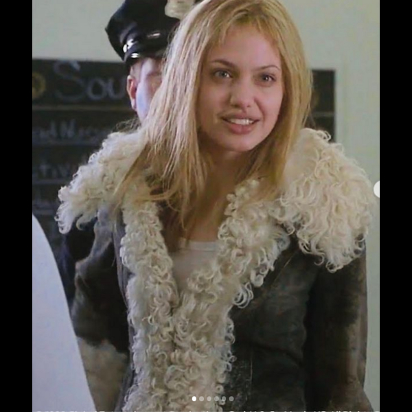 Lisa Rowe Brown Coat 01