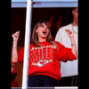Taylor Swift Chiefs Sweatshirt 01