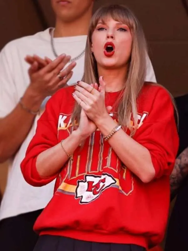 Taylor Swift Chiefs Sweatshirt 04