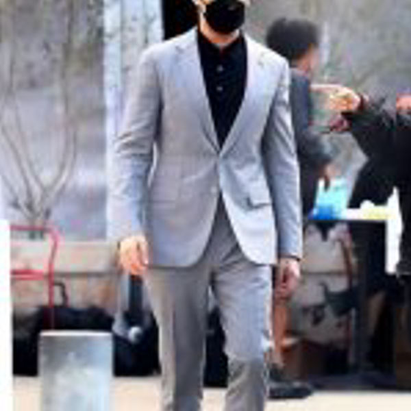 The Gray Man Ryan Gosling Gray Suit 01