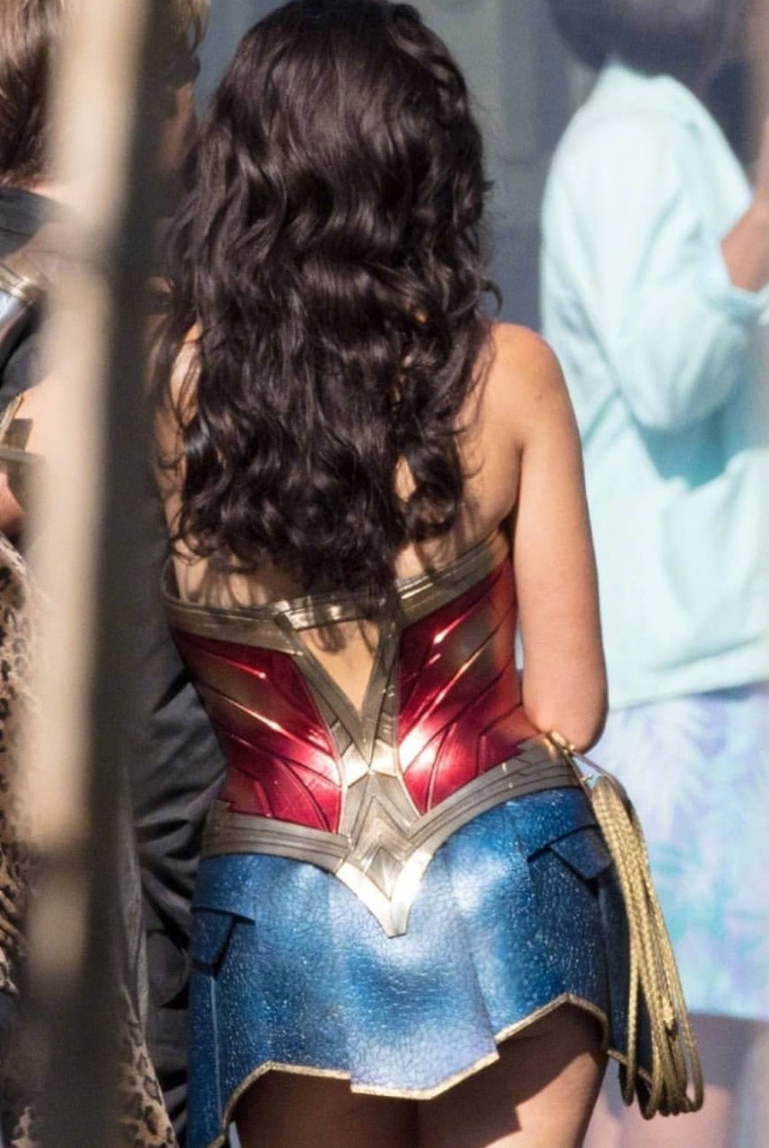 gal gadot wonder woman costume 03