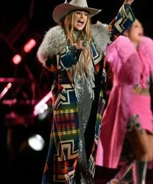 Lainey Wilson New Year’s Eve Long Trench Coat 05